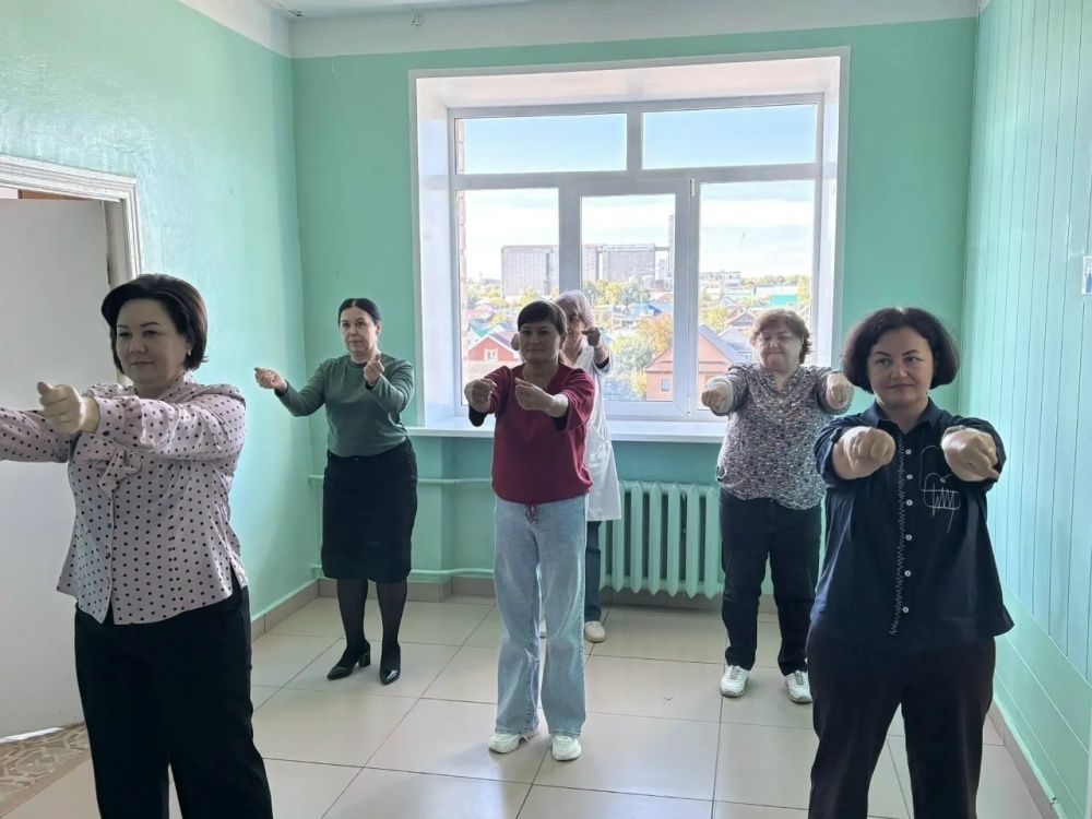 В Буздякской ЦРБ прошла коллективная зарядка по профилактике остеохондроза
